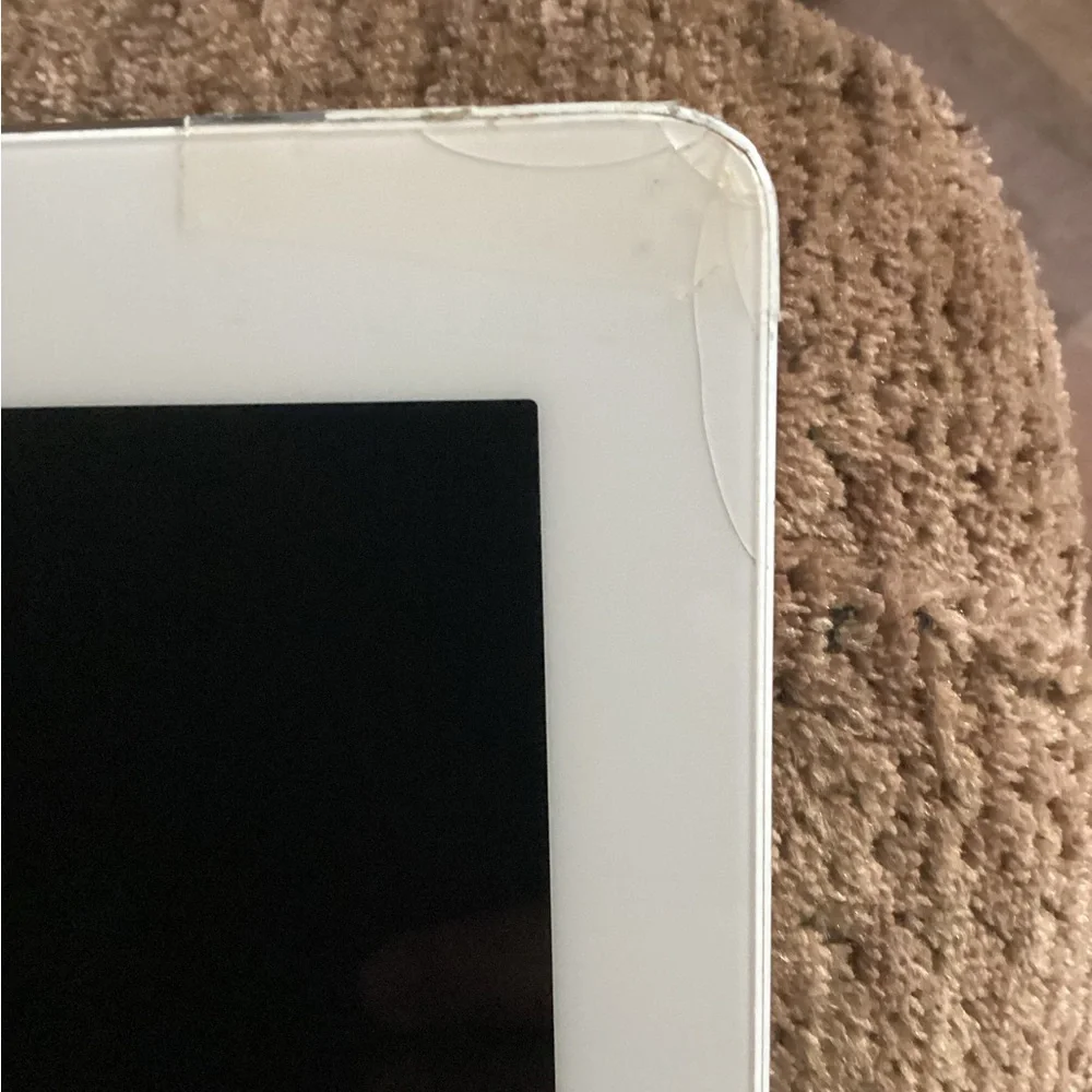 Apple White Tablet 4th generation, 32GB unlocked